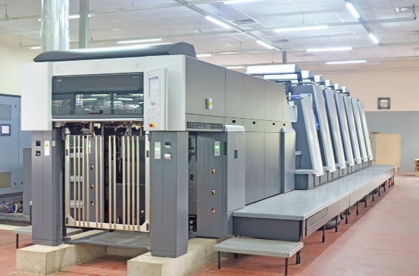  Máy in UV offset 6 màu- tráng phủ mới nhất tại xưởng của In Số 7