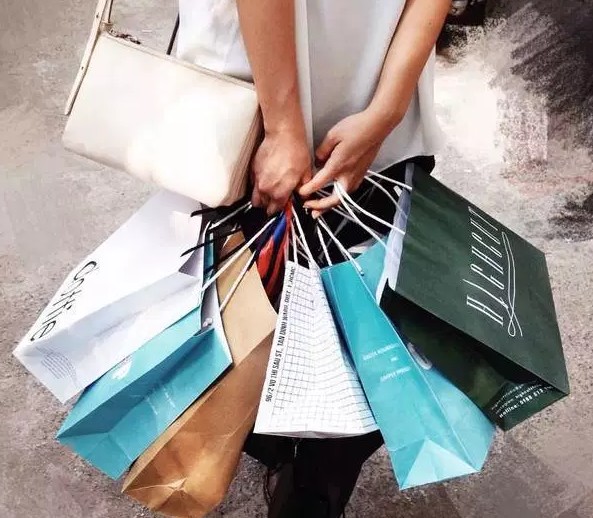 Túi giấy tiện lợi và thời trang cho người mua hàng